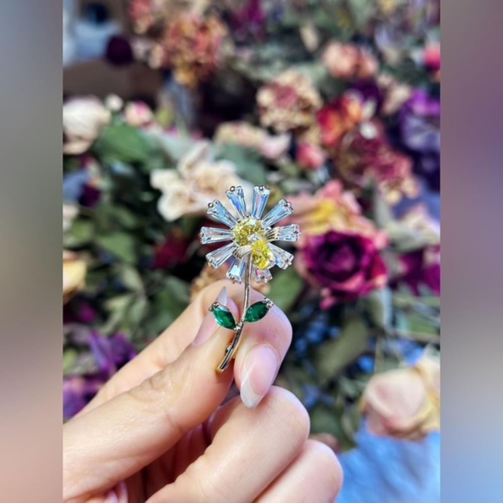 New Flower Crystal Brooch
